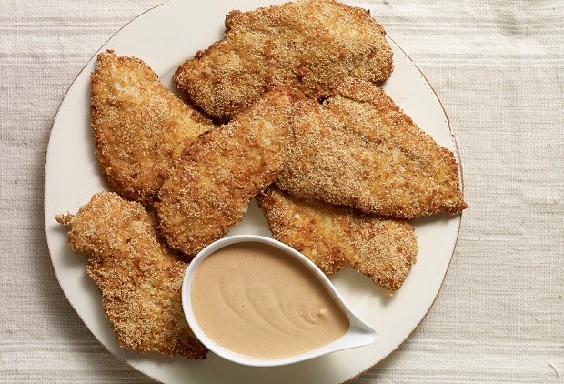 CRISPY CHICKEN WITH CREMA DIPPING SAUCE