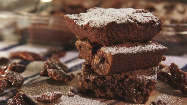 EXTREME BROWNIES WITH CARAMELIZED PECANS