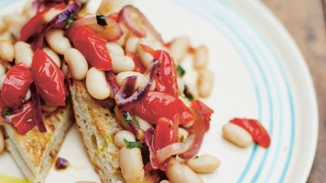 Cannellini beans on bruschetta