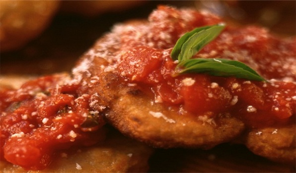 Pizza Fritta With Tomato Sauce