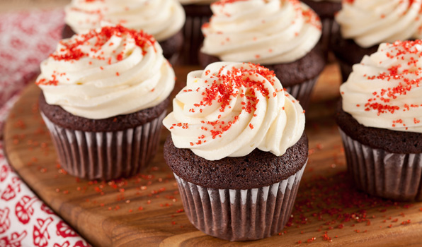 in the kitchen with stefano faita red velvet cupcakes with cream cheese icing and red sprinkles on top