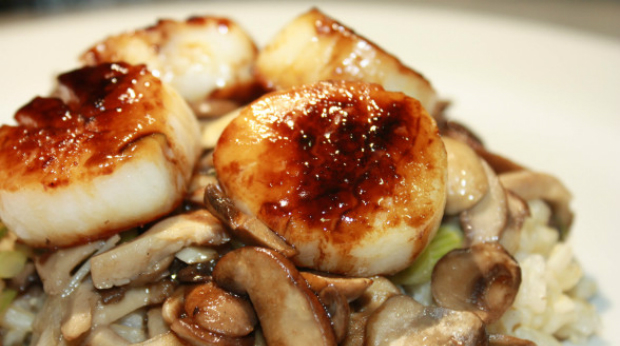 Scallops, Mushrooms, and Scallions