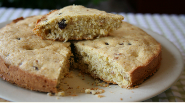 Corn and walnut cake