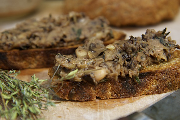 Crostini with White Bean, Olive and Thyme Tapenade