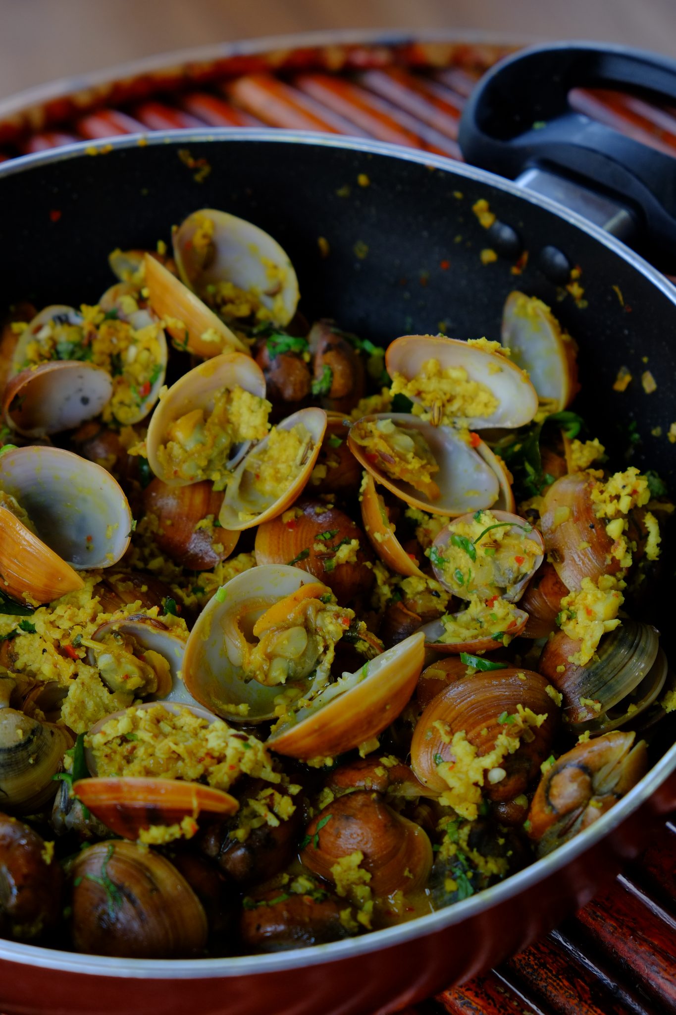 CURRY CLAMS