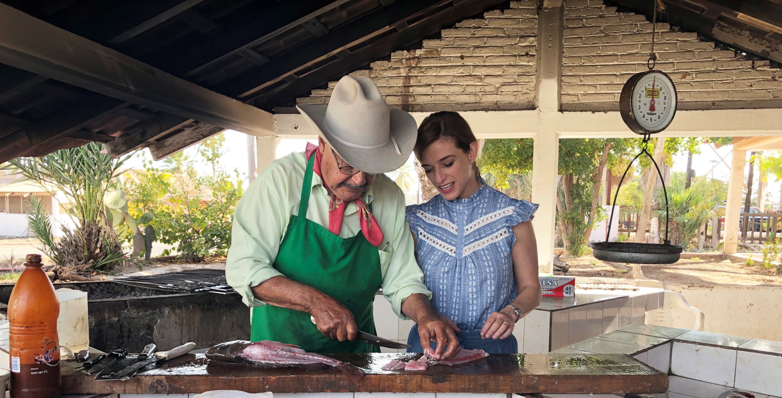 812-SinaloaStaples-Pati-w-master-fish-butcher-in-Maviri-1