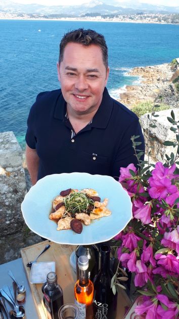 Neven-Maguire-cooks-up-his-own-Surf-n-Turf-dish-in-Nevens-Spanish-Food-Trails-S02-Ep4-1152x2048