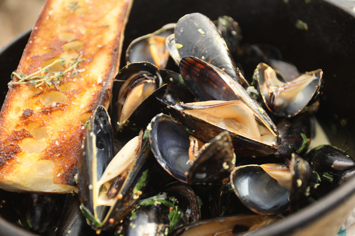 Mussels With Tarragon Cream & Grainy Mustard